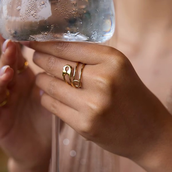 Jewelry - 18K Gold Plated Safety Pin Ring
